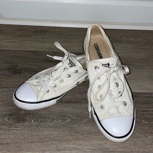 Converse White Low Top Sneaker. Size 7